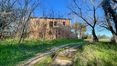 Rolling Hills Italy - Ferme intéressante à rénover à Montepulciano
