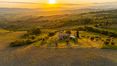 Rolling Hills Italy - Enchanting farmhouse in Val d'Orcia