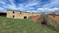 Rolling Hills Italy - Interesting property for sale in Montalcino