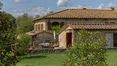 Rolling Hills Italy - Superbe ferme avec piscine intérieure près de Sienne.