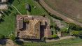 Rolling Hills Italy - Splendido casale con piscina interna vicino Siena.