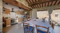 Rolling Hills Italy - Splendido casale con piscina interna vicino Siena.