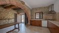 Rolling Hills Italy - Splendido casale con piscina interna vicino Siena.