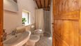 Rolling Hills Italy - Splendido casale con piscina interna vicino Siena.