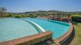 Rolling Hills Italy - Elegantes Landhaus mit Pool und Nebengebäude in Chiusdino.