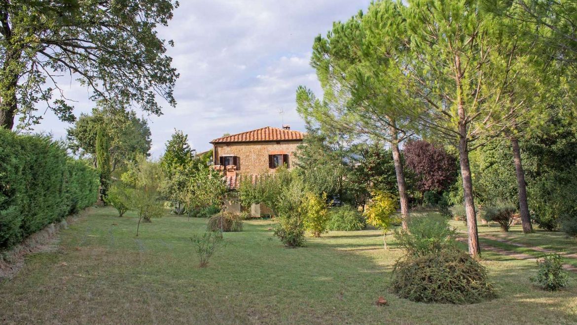 Rolling Hills Italy - Restored country house for sale in Pienza, in Val d’Orcia.
