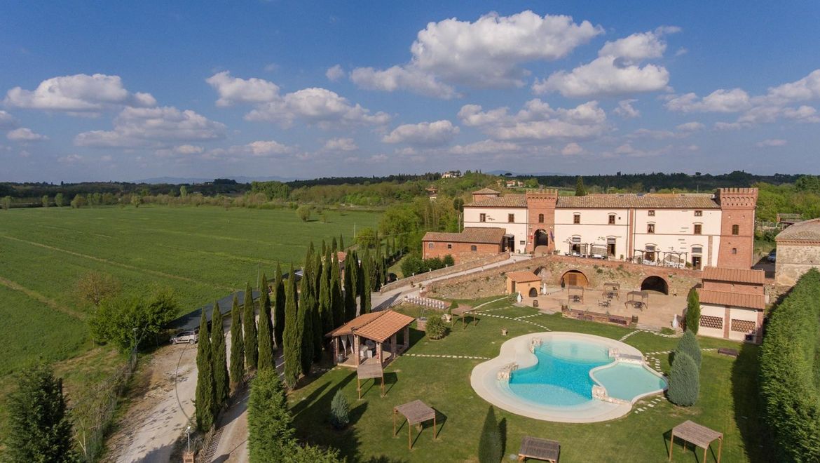 Rolling Hills Italy - Touristic accommodation for sale in Tuscany.