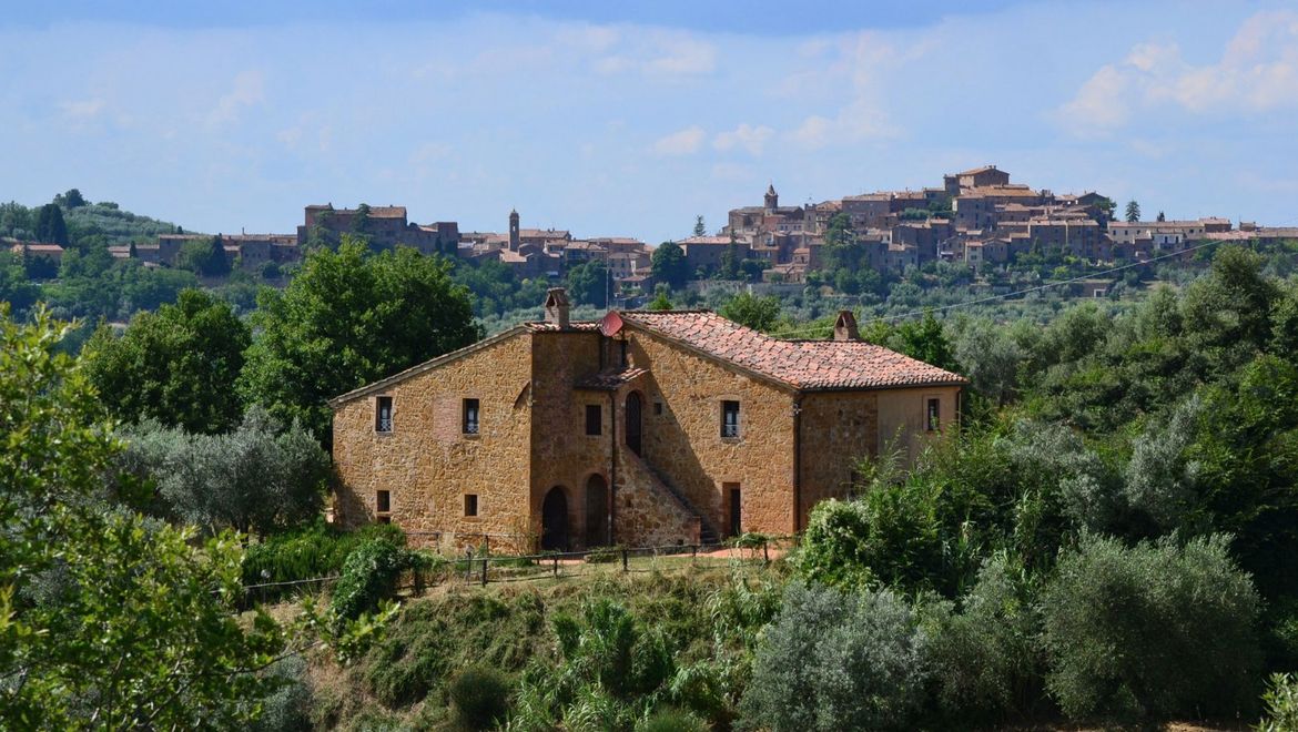 Rolling Hills Italy - Bauernhaus in erhöhter Lage zu verkaufen, in Castelmuzio