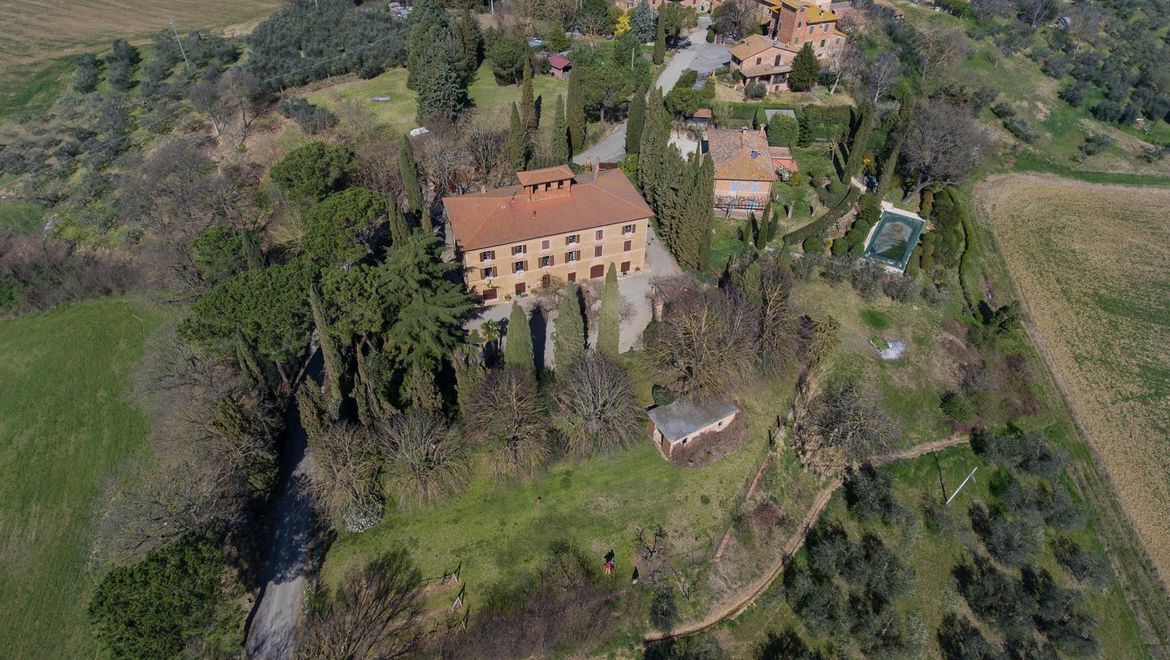 Rolling Hills Italy - Historical villa for sale in Castiglione del Lago, in Umbria