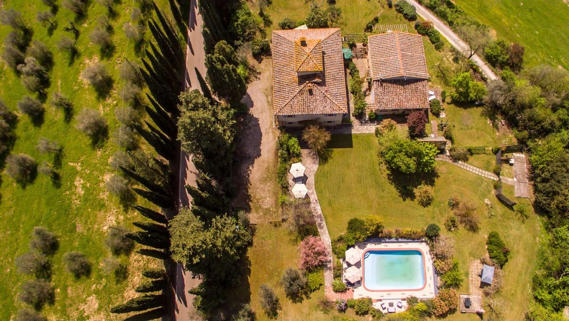 Rolling Hills Italy - For sale beautiful farmhouse in San Gimignano, Tuscany