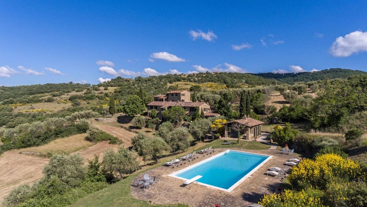 Rolling Hills Italy - Two wonderful stone houses with swimming pool in Umbria.