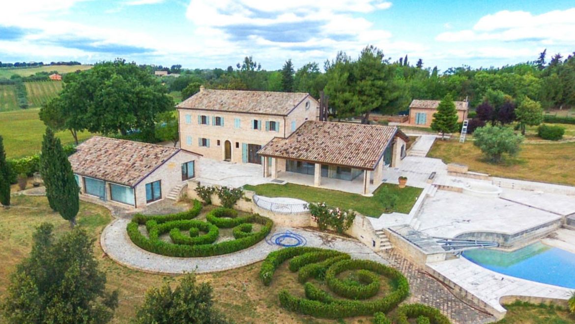 Rolling Hills Italy - Luxury, Elegance