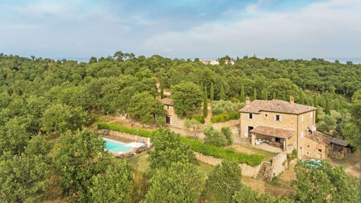 Rolling Hills Italy - Lovely stone house with dependace and pool near Arezzo.
