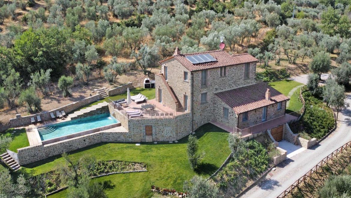 Rolling Hills Italy - For sale gorgeous stone house with pool overlooking Cortona.