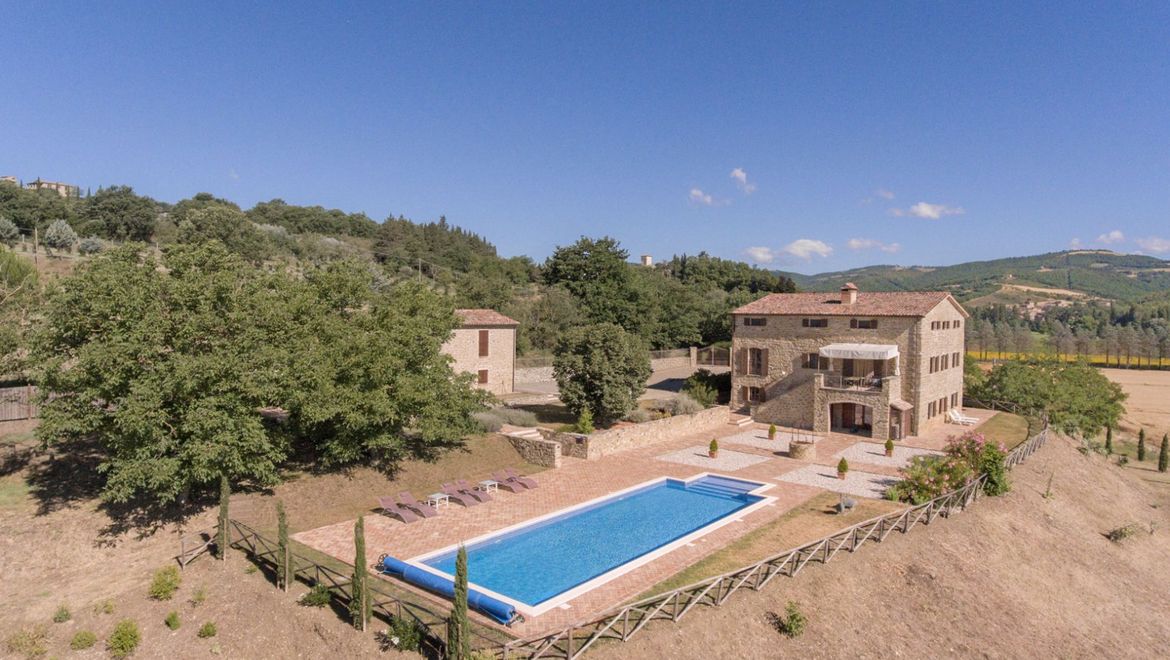 Rolling Hills Italy - Charming stone house with pool in Umbria.