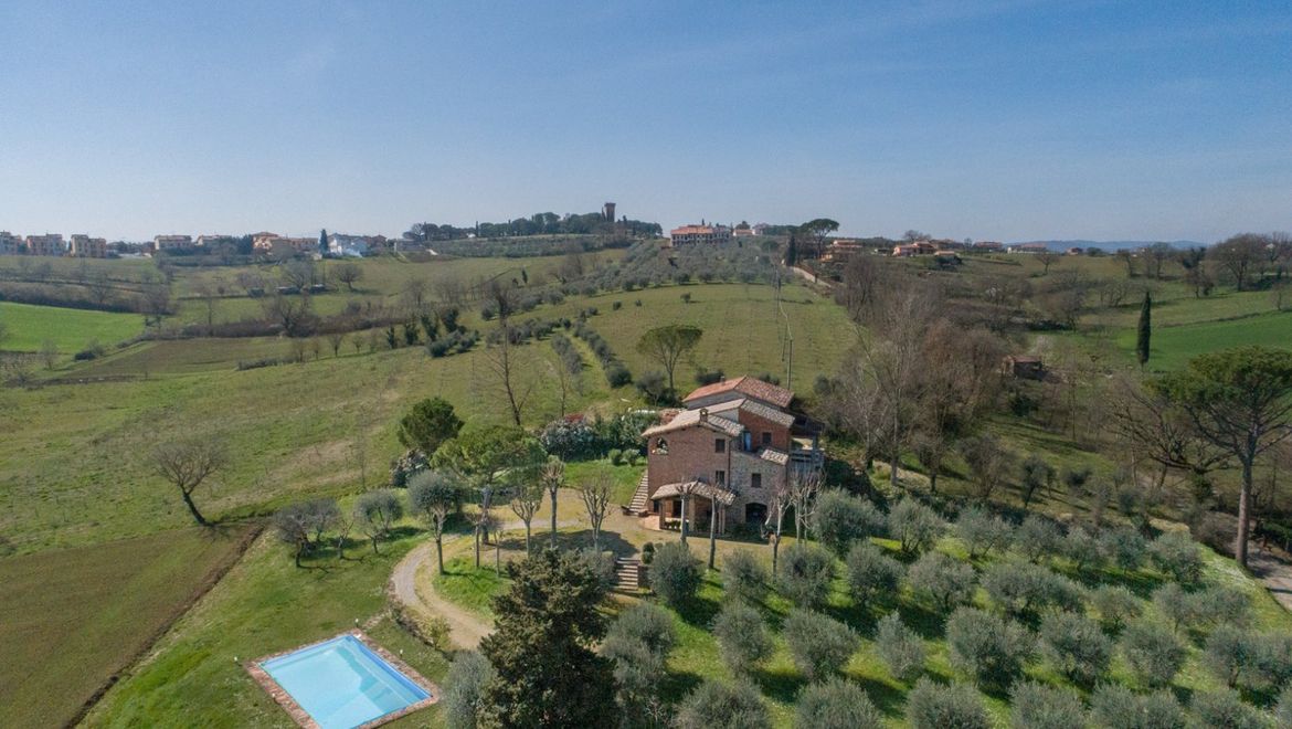 Rolling Hills Italy - Charming portion with pool in Marciano della Chiana.