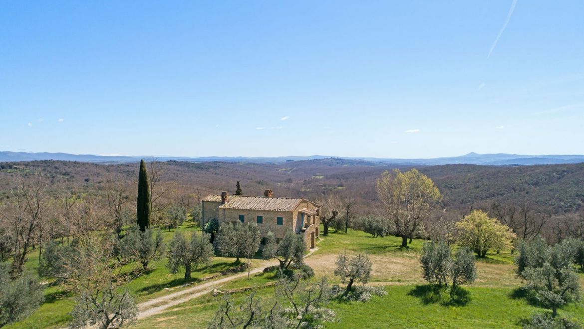 Rolling Hills Italy - Vendesi casale con splendida vista sulla Valdichiana.