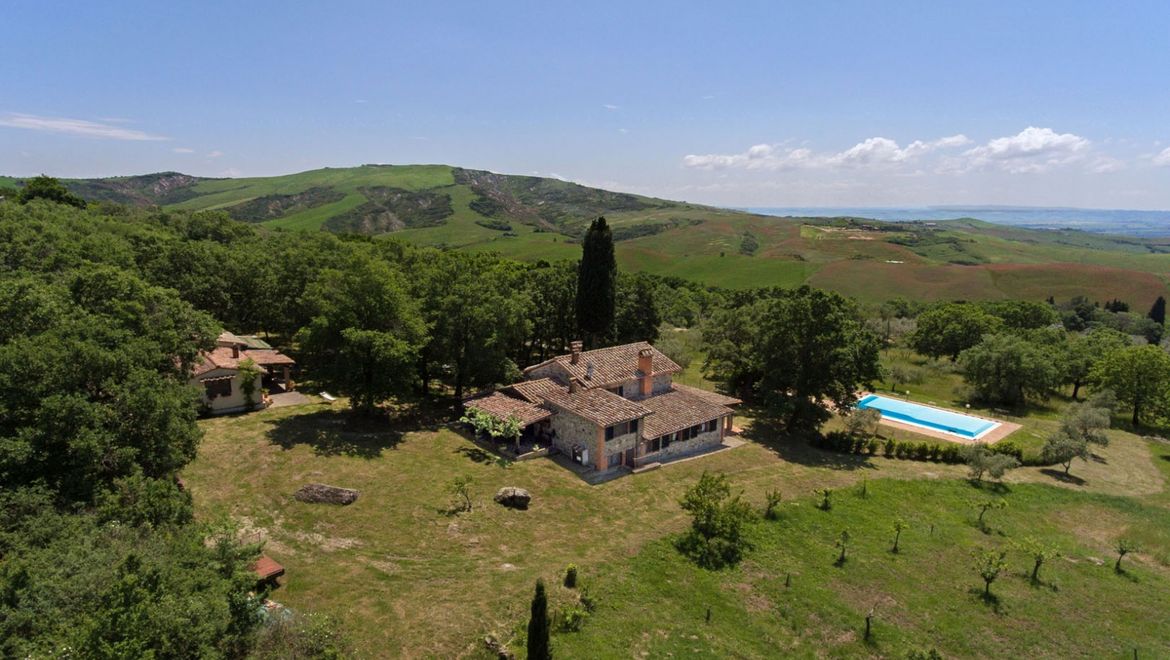 Rolling Hills Italy - Vendesi incantevole agriturismo con piscina in Val d’Orcia