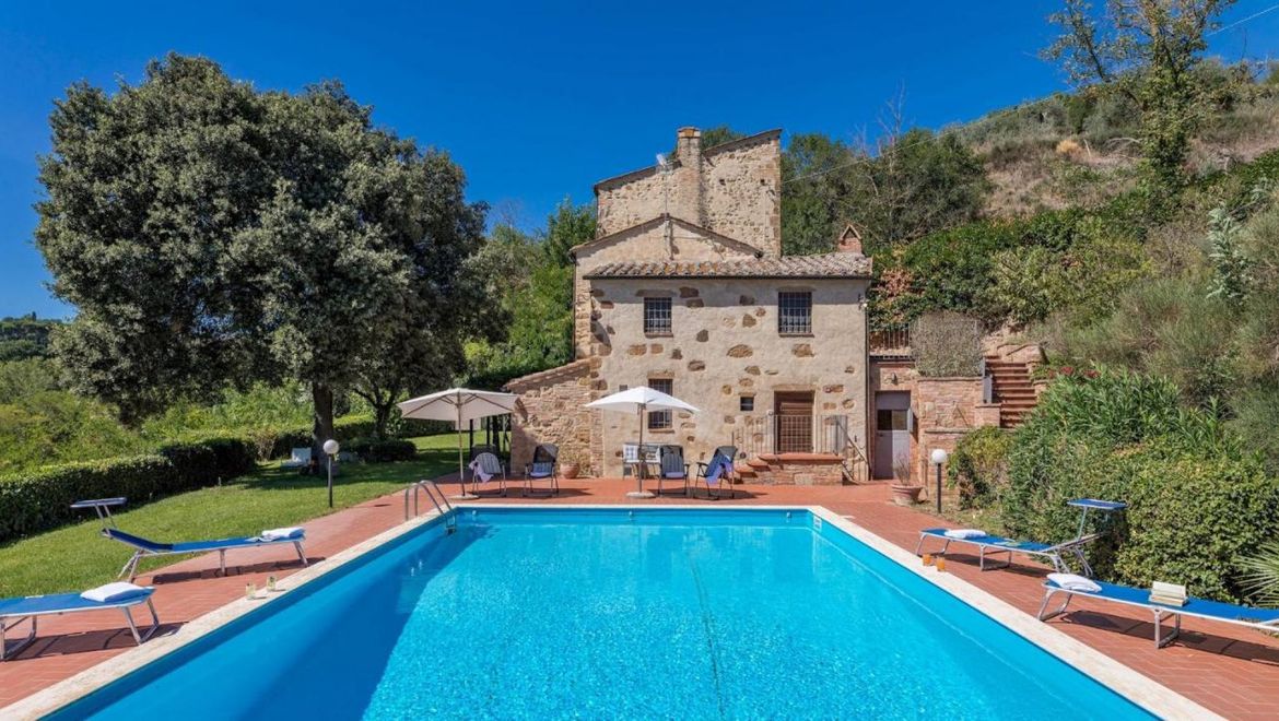 Rolling Hills Italy - Esclusivo casale ristrutturato con piscina a Montepulciano.