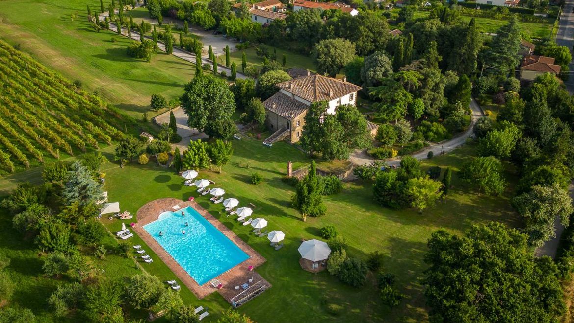 Rolling Hills Italy - A Cortona vendesi antica villa con parco e piscina.