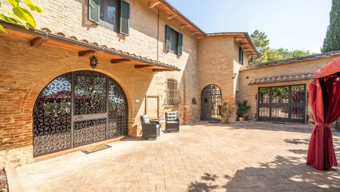 Rolling Hills Italy - Propriété exclusive à vendre avec annexe à Asciano, Siena