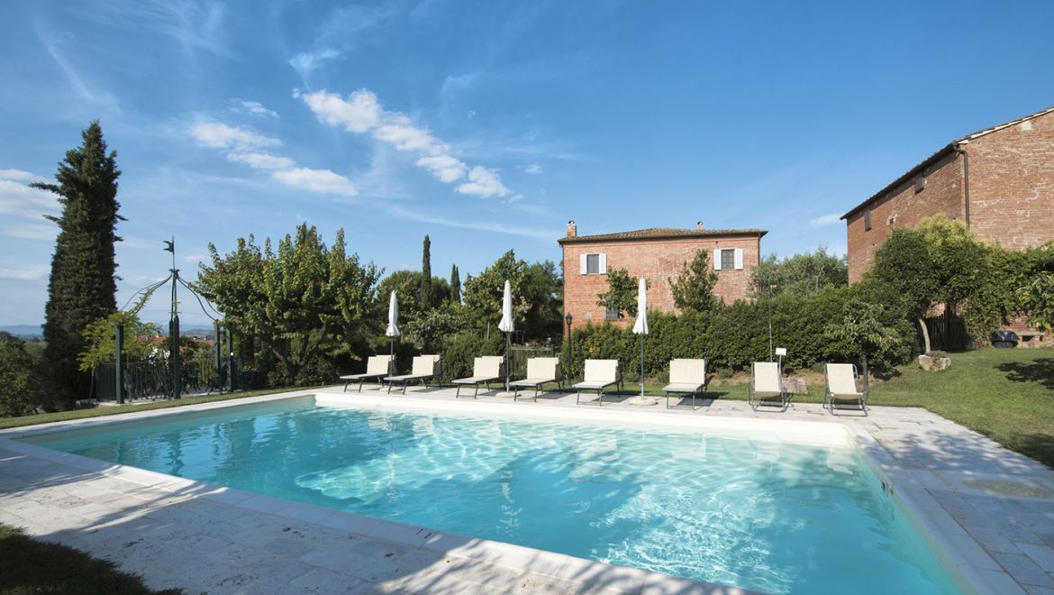 Rolling Hills Italy - Vendesi bellissimo casale con piscina a Montepulciano.