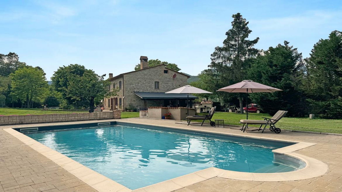 Rolling Hills Italy - Romantic stone farmhouse with pool in Lisciano Niccone.