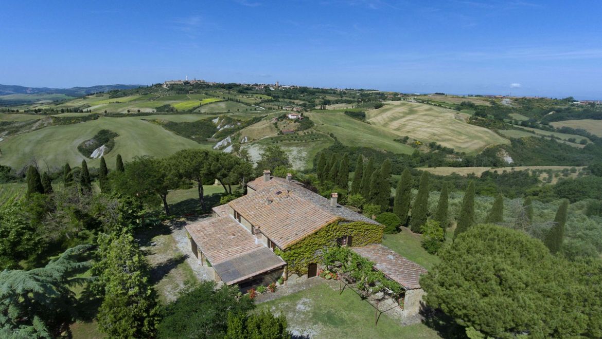 Rolling Hills Italy - Splendido casale in pietra in vendita a Pienza