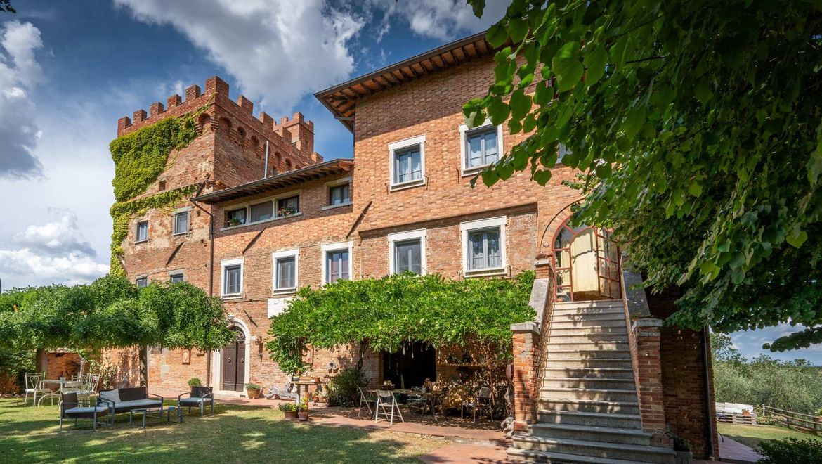 Rolling Hills Italy - Splendida residenza medievale a Montepulciano.