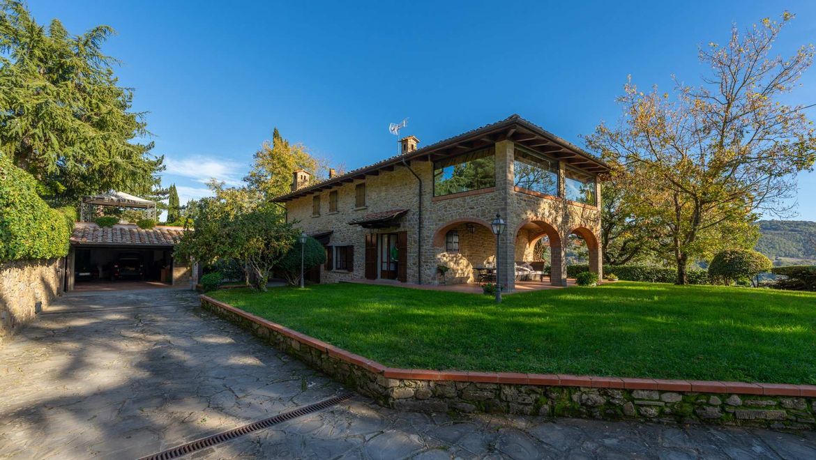 Rolling Hills Italy - Incantevole proprietà con campo da tennis vicino ad Arezzo.