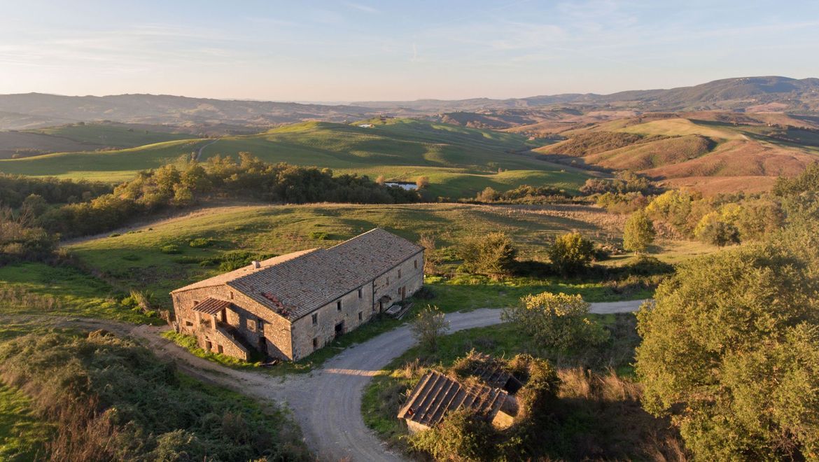 Rolling Hills Italy - Panoramica proprietà da ristrutturare in Val d’Orcia