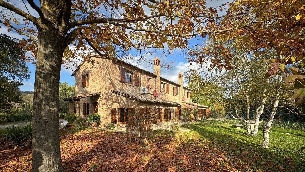 Rolling Hills Italy - Bellissimo casale in mattoni a Chianciano Terme, Toscana.
