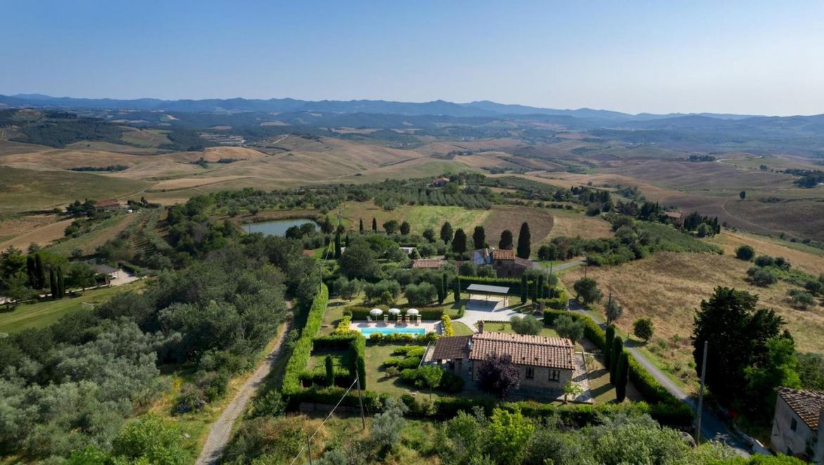 Rolling Hills Italy - Vendesi strepitoso casale a pochi passi da Volterra, Pisa.