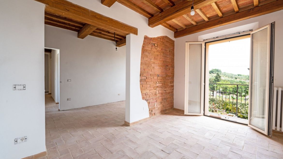 Rolling Hills Italy - Vendesi interessante casa indipendente vicino Montepulciano.