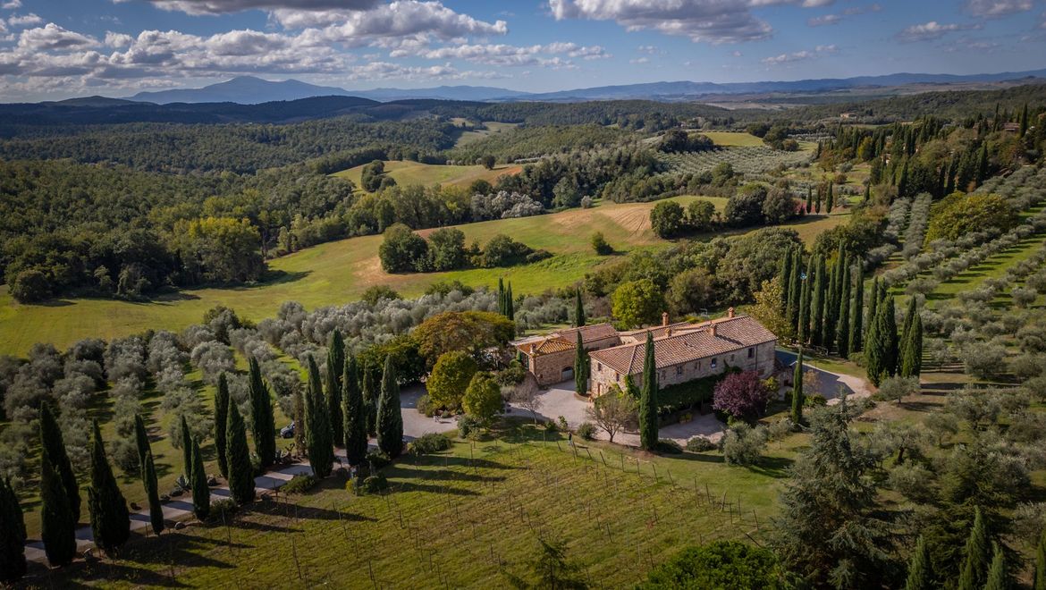 Rolling Hills Italy - Splendido agriturismo con piscina e dependance ad Asciano.