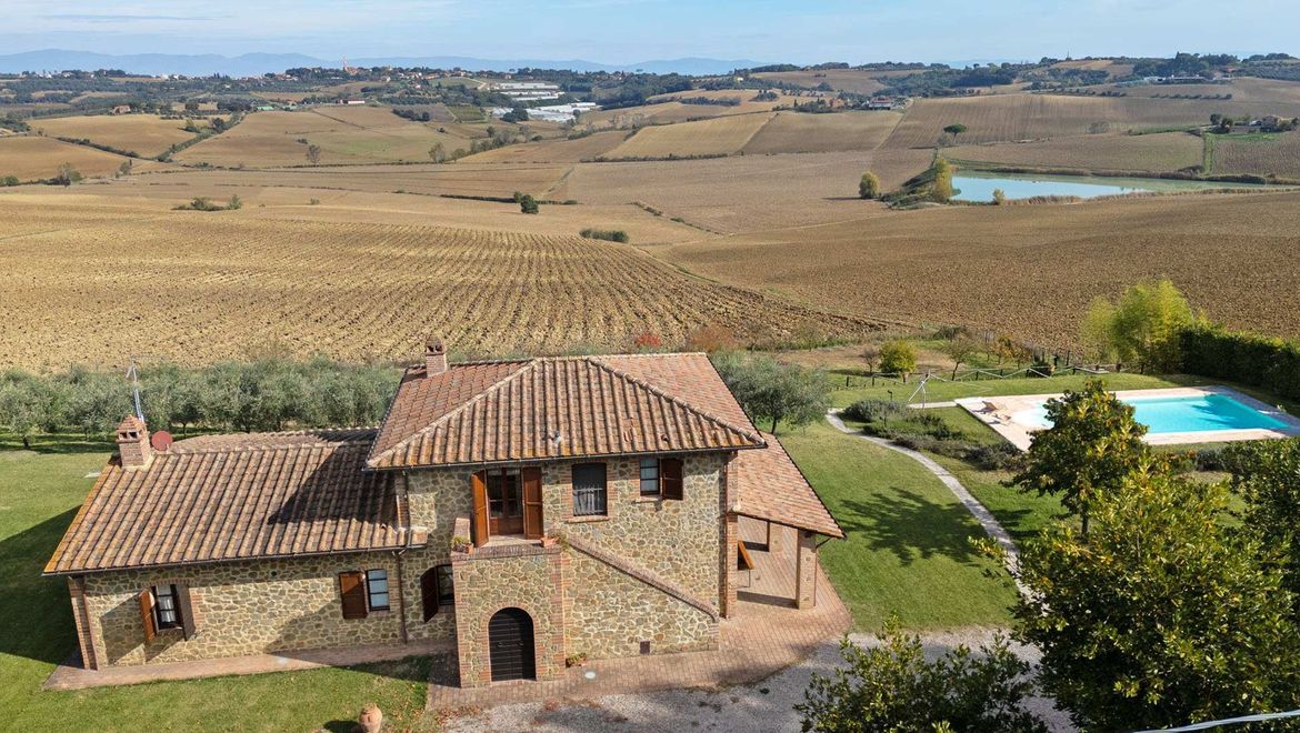 Rolling Hills Italy - Vendesi casale in pietra tra le colline Umbre